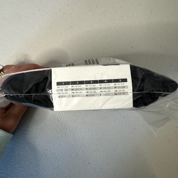 NWT Black Opaque Hue Tights Size 3 - Picture 4 of 4